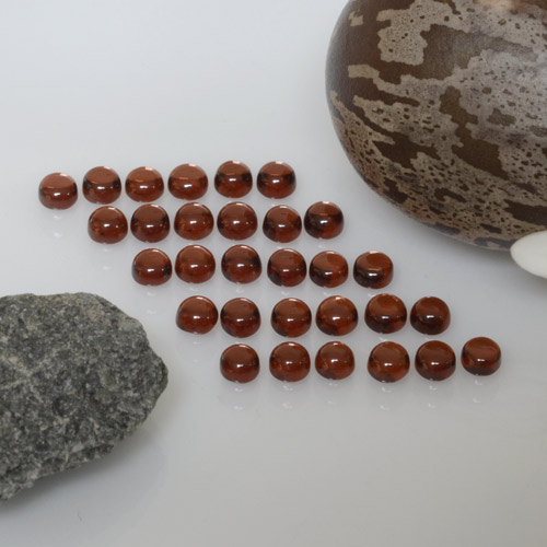 30 Stück runder roter Almandin-Granat Set aus Madagaskar - Gewicht 6,26 ct total / Durchschn. je 0,21 ct, Größe 3mm, Farbe: Beerenrot, Mohs-Härte 6,5 - 7,5 Geeignet für den täglichen Gebrauch im Schmuck, Photo A