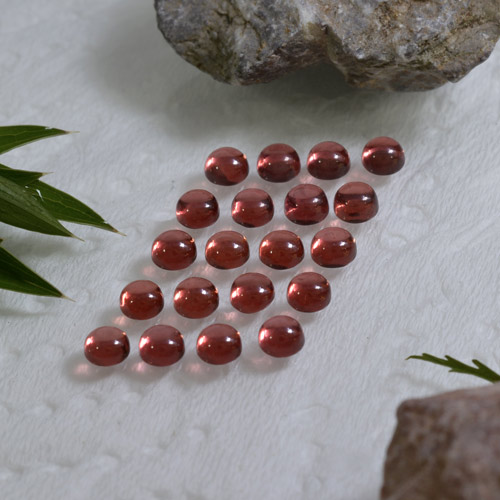 20-teiliges Almandin-Granat / Set - Rund Cabochon Rot aus Madagaskar - Größe 3,1mm, Gewicht 3,8 ct gesamt / Durchschn. je 0,19 ct, Farbe: Dunkelrot, Mohs-Härte 6,5 - 7,5 Geeignet für den täglichen Gebrauch im Schmuck, Photo A