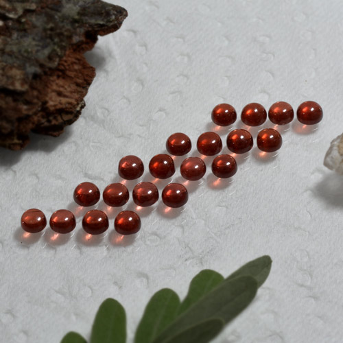 20-teiliges Set runder roter Almandin-Granat aus Madagaskar - Gewicht 3,54 ct gesamt / Durchschn. je 0,18ct, Größe 3,1mm, Farbe: Dunkelrot, Mohs-Härte 6,5 - 7,5 Geeignet für den täglichen Gebrauch im Schmuck, Photo A