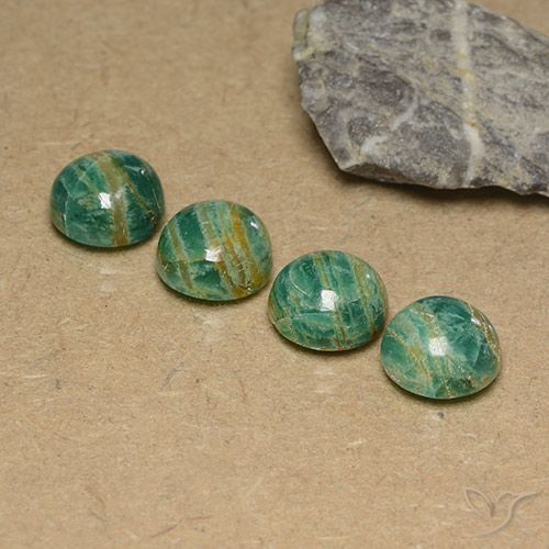 マダガスカル産4pcラウンドグリーンアマゾナイトロット-重量合計11,75カラット/平均 各2,94カラット、サイズ9,2 mm、色:パイングリーン、モース硬度6 - 6,5 , Photo A