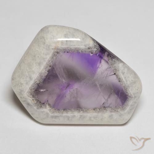 28,89 ct Amethyst-Geodenscheibe, 27,1 x 22,8 mm aus Brasilien, Photo A