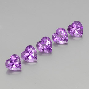 5-teiliges Set herzschliff violetter Amethyst aus Brasilien - Gewicht 3,5 ct gesamt / Durchschn. je 0,7ct, Größe 6,1 x 6,1mm, Farbe: Mittelviolettes Violett, Mohs-Härte 7 Geeignet für den täglichen Gebrauch im Schmuck, Fische Sternzeichen, Photo A