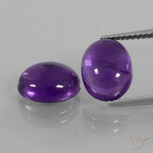 10,1 x 8,1mm Paar ovaler Amethyst - Gewicht 5,61 ct gesamt / durchschn. 2,81 ct, Mittelviolett Farbe in Transparent Reinheit, natürlicher Edelstein, Mohs-Härte 7 Geeignet für den täglichen Gebrauch im Schmuck, Fische Sternzeichen, Photo A