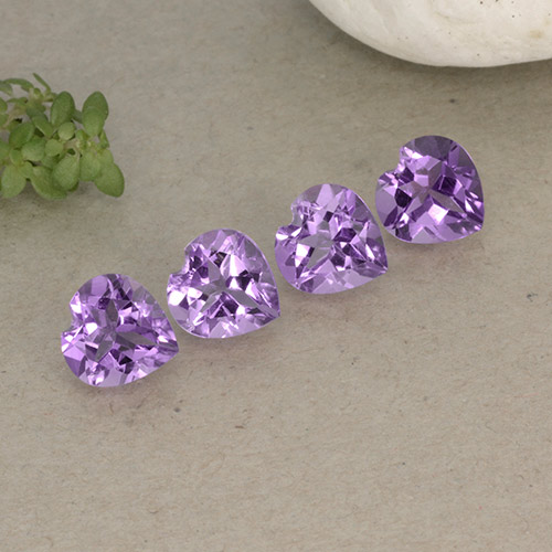 4-teiliges Set herzschliff violetter Amethyst aus Brasilien - Gewicht 2,9 ct gesamt / Durchschn. je 0,73ct, Größe 6,2 x 6mm, Farbe: Intensives Violett, Mohs-Härte 7 Geeignet für den täglichen Gebrauch im Schmuck, Entsperrt das Kronenchakra, Photo A