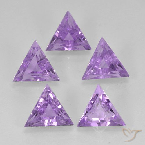 5-teiliges Amethyst / Set - Trillantschliff Violet aus Brasilien - Größe 6,8 x 6,1mm, Gewicht 2,78 ct gesamt / Durchschn. je 0,56 ct, Farbe: Iris Violett, Mohs-Härte 7 Geeignet für den täglichen Gebrauch im Schmuck, Februar Geburtsstein, Photo A