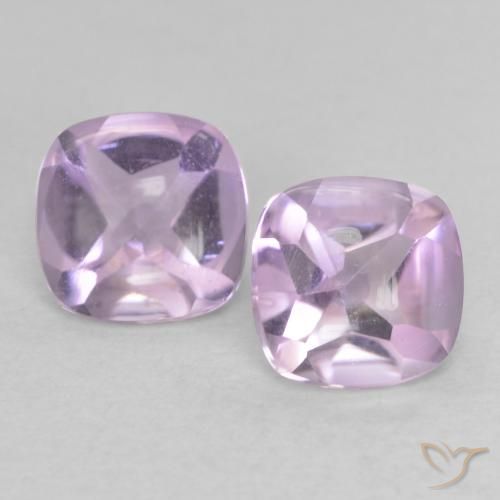Coppia di ametista Cuscino abbinata 5,1 x 5,1mm - Peso 1,03 ct totali / media. 0,52 ct ciascuno, pietra preziosa naturale non trattati, colore Viola rossastro chiaro in purezza Transparent, durezza Mohs 7 adatto per gioielli da indossare ogni giorno, Mercoledì Gemma, Photo A