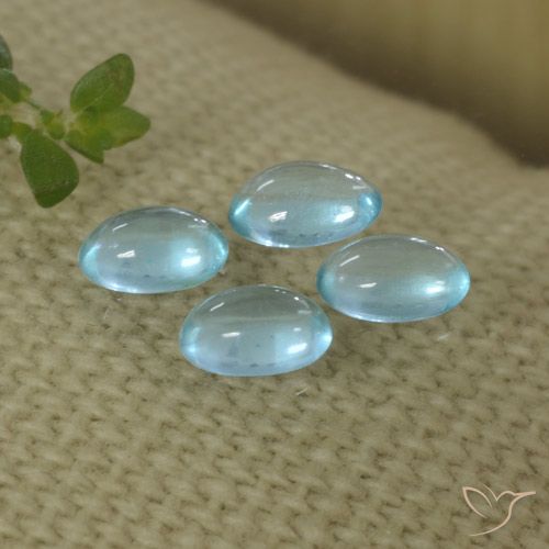 Lot de 4pcs Apatites Ovale de 5,5 x 3,8mm - Poids total de 1,22 ct / poids moyen de 0,31 ct chacune, couleur : Bleu clair, dureté de Mohs 5 à 5, Photo A