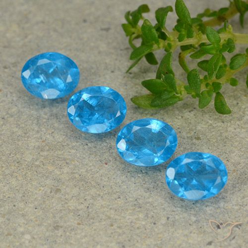 Lot de 4pc Apatites Bleu Ovale de Madagascar - Poids total 1,38 ct / moy. 0,35 ct chaque, taille 4,9 x 3,9mm, couleur : Bleu, dureté de Mohs 5 à 5, Photo A