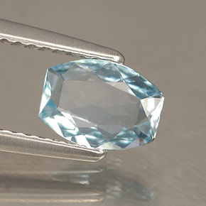 0.62 ct Blue Aquamarine Stone, Natural Aquamarine in Barrel Shape for Sale