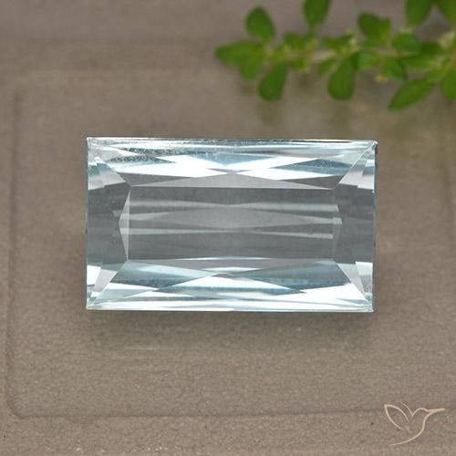 16.8 x 9.9mm Baguette / Scissor Cut Blue Aquamarine from Madagascar, Weight of 11.89ct, Natural untreated gemstone in VVS Clarity, 1pc Aquamarine - the Color is Light Blue, Mohs Hardness of 7.5 - 8 suitable for daily wear jewelry, Unblocks Throat Chakra, Photo A