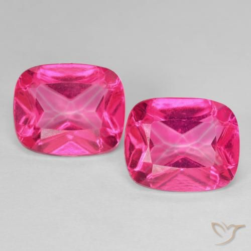 Paire de topaze azotique Coussin 12,2 x 10mm assorties - Poids total 12,72 ct / moyenne 6,36 ct chacune, couleur Magenta profond et pureté vvs, pierre gemme naturelle , dureté de Mohs 8 à 8 convient aux bijoux de tous les jours, pierre de sagesse, Photo A
