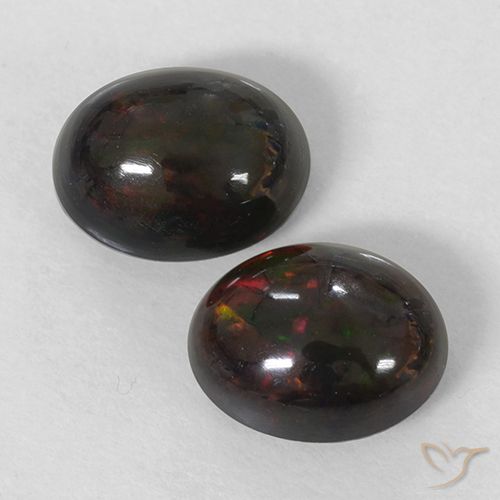 2,53 ct ovaler schwarzer Opal, 9,1 x 7,1 mm aus Äthiopien, Photo A