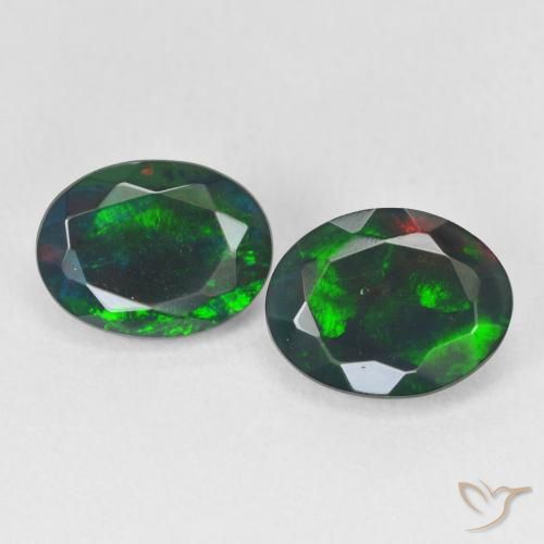 3 ct schwarzer Opal im Ovalschliff, 10,4 x 8,1 mm aus Äthiopien, Photo A