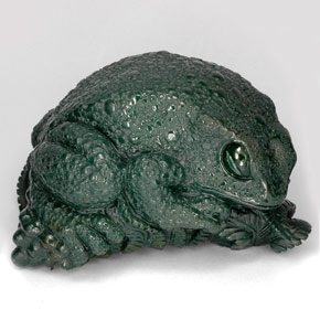 931.99 ct Green Bloodstone Gemstone, Bloodstone Gem in Carved Frog Shape for Sale.