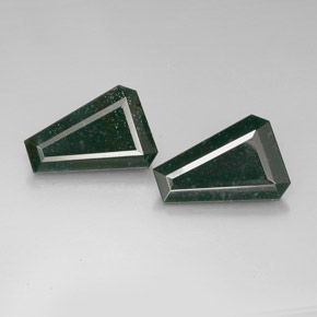 16.94 ct Green Bloodstone Gemstone, Bloodstone Gem in Fancy-Cut Shape for Sale.