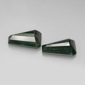 Bloodstone Gemstone in 18.3 x 13 mm Size for Sale, Bloodstone Stone in Spotted Green Color
