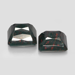 Bloodstone Gemstone in 16.3 x 14.2 mm Size for Sale, Bloodstone Stone in Spotted Green Color