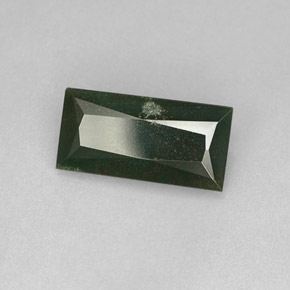3.19 ct Green Bloodstone Stone, Natural Bloodstone in Baguette / Scissor Cut Shape for Sale