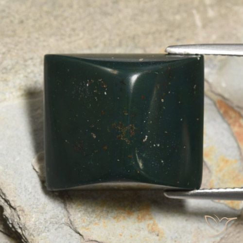 17,7 x 15,2mm grüner Blutstein im Baguette-Zuckerhut-Cabochon aus Madagaskar, Gewicht 19,16 ct, Garantiert echter Edelstein in Opaque Reinheit, 1 Stück Blutstein - die Farbe ist Tiefgrün, Mohs-Härte von 6,5 - 7 Geeignet für den täglichen Gebrauch im Schmuck, Photo A