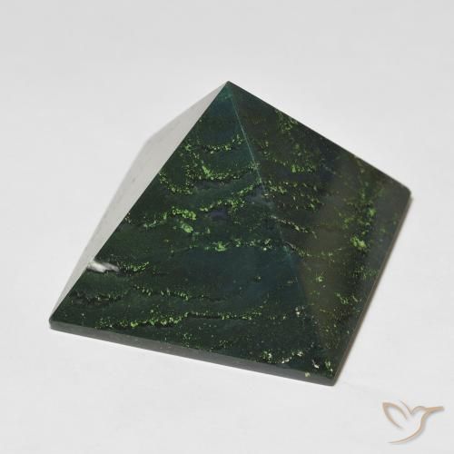 113.40 ct Green Bloodstone Stone, Natural Bloodstone in Pyramid Shape for Sale