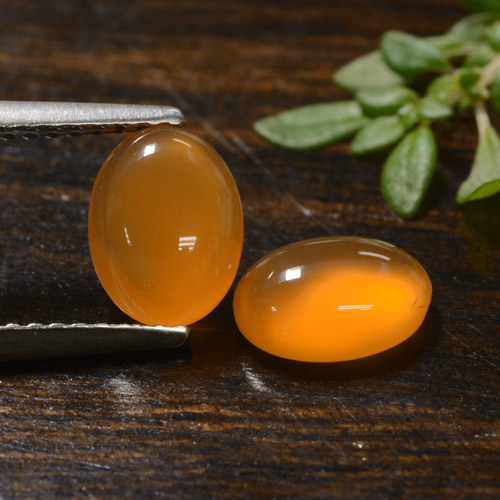 Medium Orange Carnelian Gem - 1ct Oval Cabochon (ID: 471572)