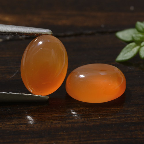 Medium Orange Karneol Edelstein - 1.5ct Oval Cabochon (ID: 471684)