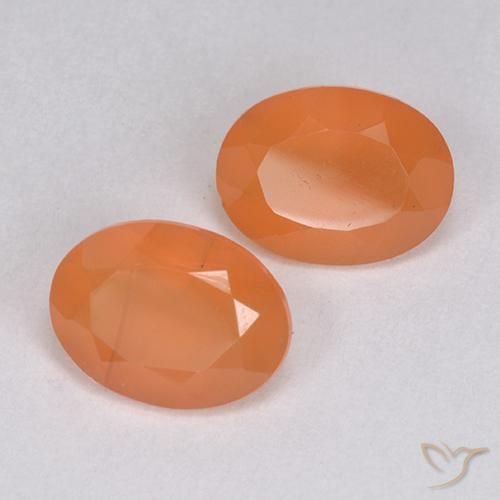 Coppia Corniola taglio ovale da 8,1 x 6,1mm abbinati - Peso 2,34 ct totali / media. 1,17 ct ciascuno, colore Arancio Intenso in purezza Translucent, pietra preziosa naturale non trattati, durezza Mohs 6,5 - 7 adatto per gioielli da indossare ogni giorno, Photo A