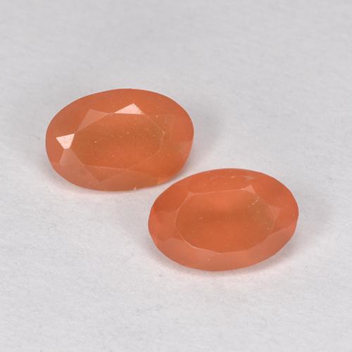 Coppia Corniola taglio ovale da 6,2 x 4,2mm abbinati - Peso 0,83 ct totali / media. 0,42 ct ciascuno, colore Arancio Medio in purezza Translucent, pietra preziosa naturale non trattati, durezza Mohs 6,5 - 7 adatto per gioielli da indossare ogni giorno, Photo A