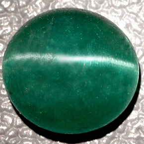 2.57 ct Green Cat's Eye Apatite Gemstone, Cat's Eye Apatite Gem in Oval Cabochon Shape for Sale.