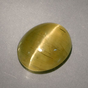 3.09 ct Green Cat's Eye Apatite Gemstone, Cat's Eye Apatite Gem in Oval Cabochon Shape for Sale.