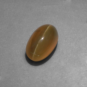 2.41 ct Green Cat's Eye Apatite Gemstone, Cat's Eye Apatite Gem in Oval Cabochon Shape for Sale.