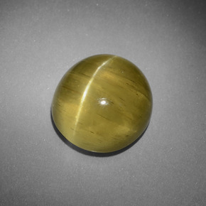 12.66 ct Green Cat's Eye Apatite Gemstone, Cat's Eye Apatite Gem in Oval Cabochon Shape for Sale.