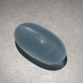9.28 ct Green Cat's Eye Aquamarine Gemstone, Cat's Eye Aquamarine Gem in Oval Cabochon Shape for Sale.