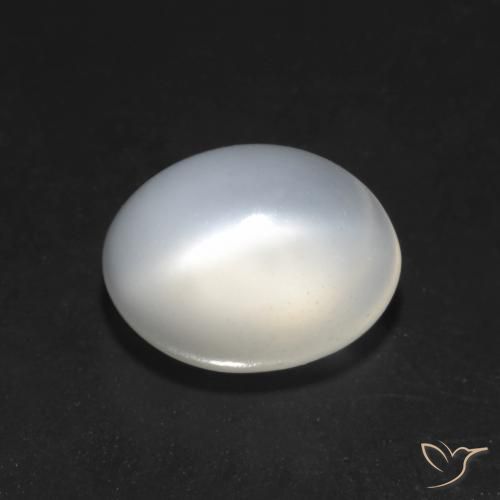 حجر القمر على شكل عين القط البيضاوي 1.51 قيراطًا ، <cite dir="ltr" lang="en">8 x 6.1</cite> مم من الهند, Photo A