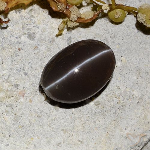Scapolite Ovale Oeil De Chat 1,81 Carats, 8,5 x 5,9 mm De Madagascar, Photo A