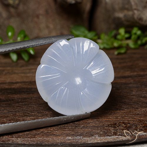 Calcédoine sculptée de 11,84 ct, 16,7 x 16,5 mm du Brésil, Photo A