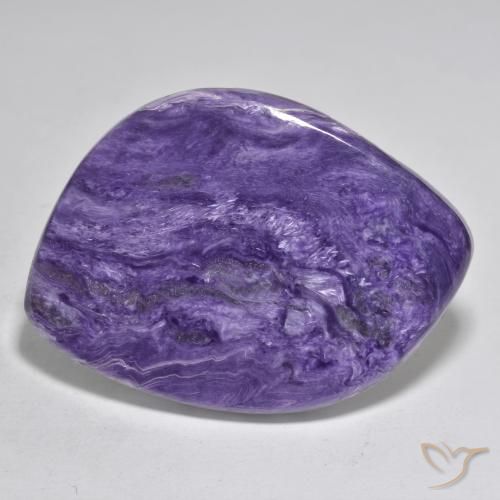 44,7x33,2 mm fancy-schliff violetter Charoit aus Russland, Gewicht von 70,45 ct, natürlicher Edelstein in Opaque Reinheit, 1 Stück fancy-schliff Charoit - Farbe: Tiefviolett, Mohs-Härte von 4,5 - 5, Photo A