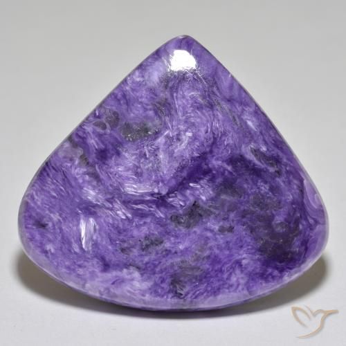 Charoïte Poire en damier des États-Unis 40,66 ct, dimension 33,8 x 34,2mm, pureté Opaque , pierre gemme naturelle Non traité, 1 pièce de charoite de couleur Violet moyen-foncé, dureté Mohs de 4.5 à 5, Photo A