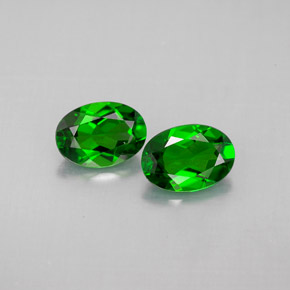 1.63 ct Green Chrome Diopside Gemstone, Chrome Diopside Gem in Oval Facet Shape for Sale.