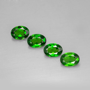 2.82 ct Green Chrome Diopside Gemstone, Chrome Diopside Gem in Oval Facet Shape for Sale.