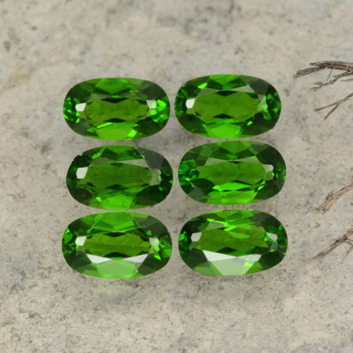 Medium-Dark Green Хром Диопсид Камень - 0.3ct Фасетный Овал (ID: 469113)