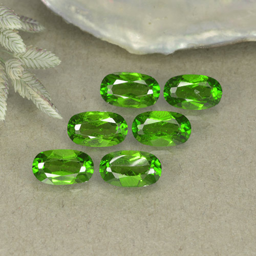 Medium-Dark Green Chrome Diopside Gem - 0.2ct Oval Facet (ID: 493729)