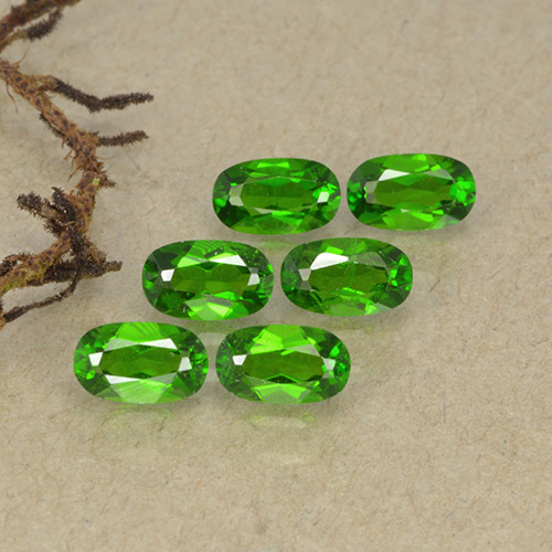 Medium-Dark Green Хром Диопсид Камень - 0.3ct Фасетный Овал (ID: 493752)