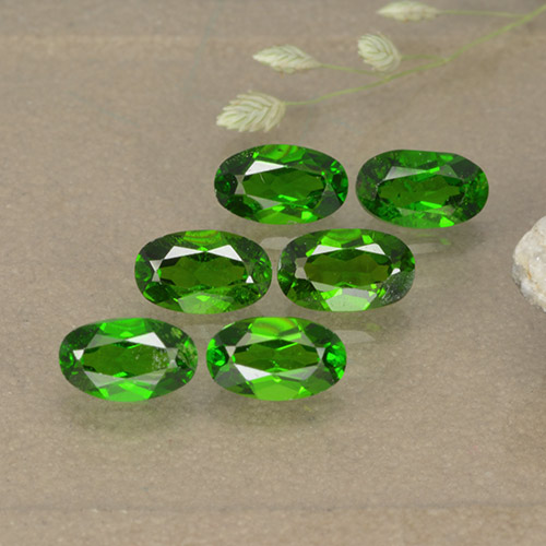 Medium Green Хром Диопсид Камень - 0.3ct Фасетный Овал (ID: 496114)