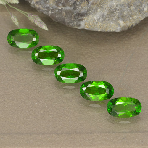 Lot of 5pc Oval Green Chrome Diopside from Russia - Size 4.9 x 3mm, Weight 1.33ct total / avg. 0.27ct each, Color: Lively Green, Mohs Hardness 5 - 6, Photo A