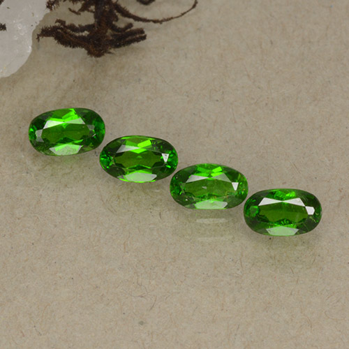 Intense Green Chromdiopsid Edelstein - 0.3ct Oval facettiert (ID: 498191)