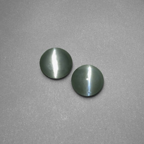 0.67 ct Green Chrysoberyl Cat's Eye Gemstone, Chrysoberyl Cat's Eye Gem in Round Cabochon Shape for Sale.