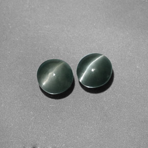 0.93 ct Green Chrysoberyl Cat's Eye Gemstone, Chrysoberyl Cat's Eye Gem in Round Cabochon Shape for Sale.