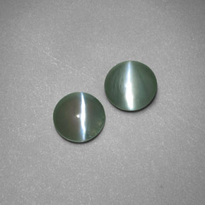 0.91 ct Green Chrysoberyl Cat's Eye Gemstone, Chrysoberyl Cat's Eye Gem in Round Cabochon Shape for Sale.