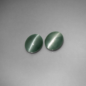1.13 ct Green Chrysoberyl Cat's Eye Gemstone, Chrysoberyl Cat's Eye Gem in Oval Cabochon Shape for Sale.